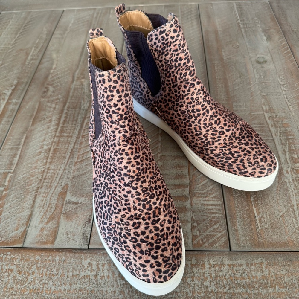 Wonderly Wendalynn Cheetah Print Ankle Boots